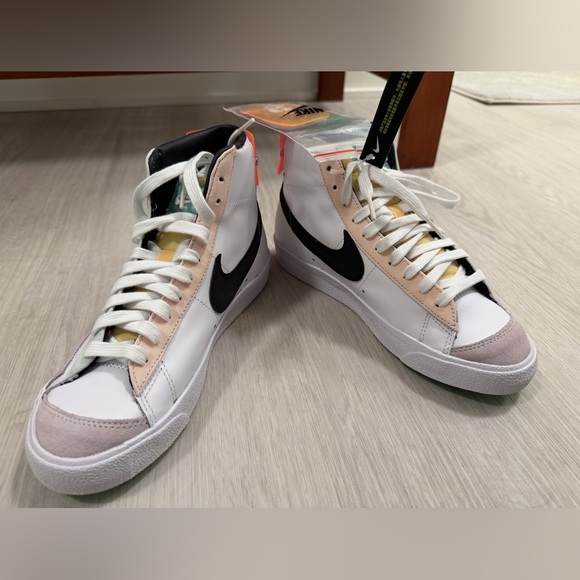 Nike woman Blazer Mid77 limited edition White, Black, and Pink High-Top Sneakers - Picture 1 of 9